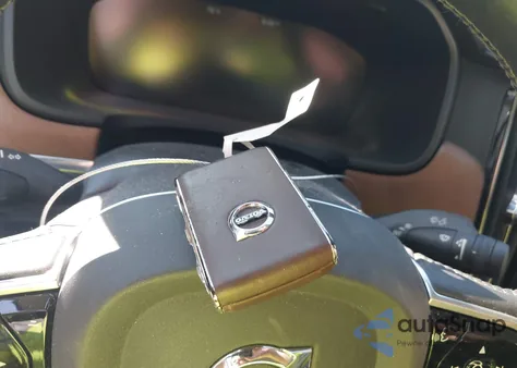 2018 Volvo S90 T6 Inscription из США, поврежденный, VIN LVY992ML8JP007292